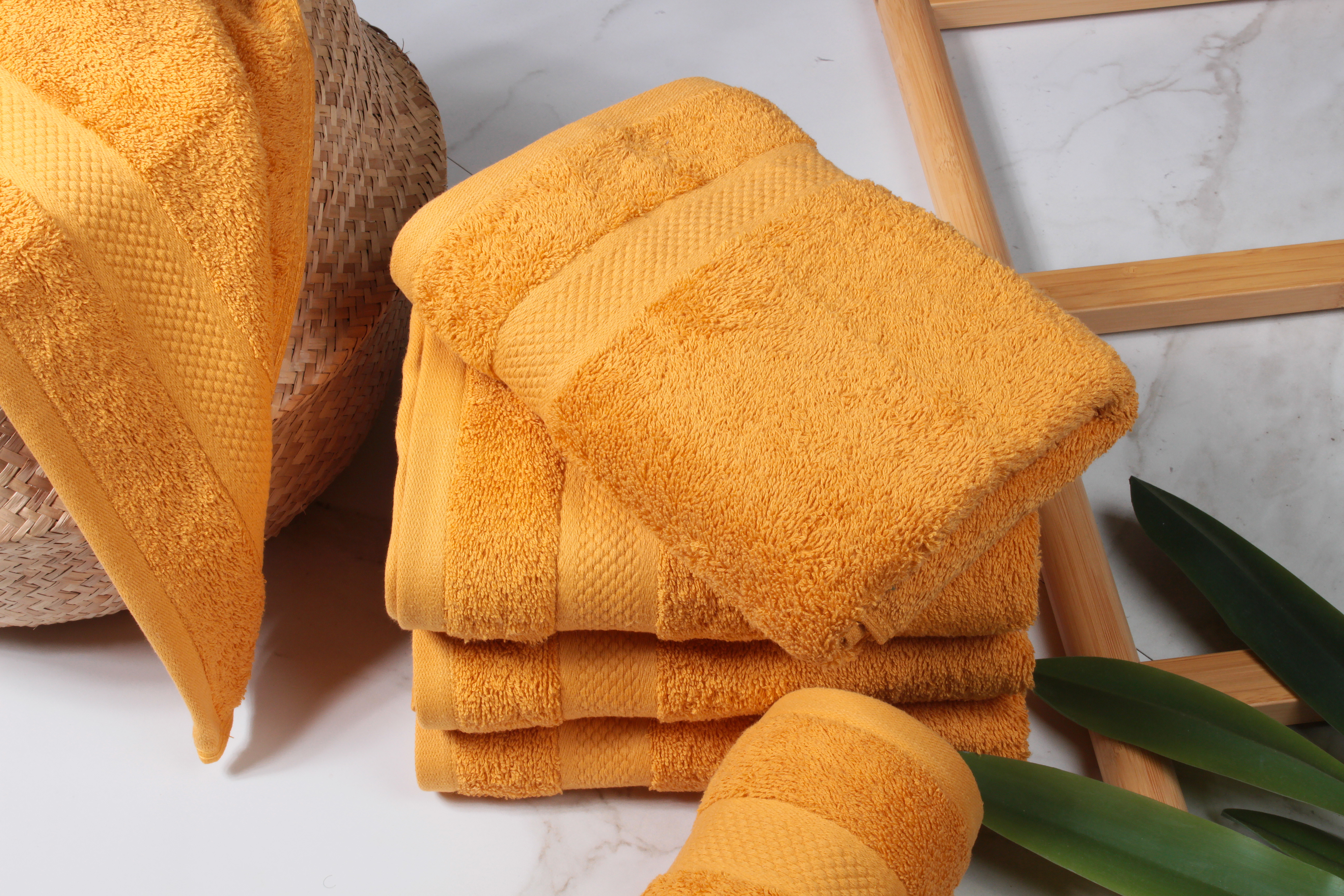 De prachtige kleurenpracht van okergele handdoeken: Voeg een vleugje warmte en stijl toe aan je badkamer!